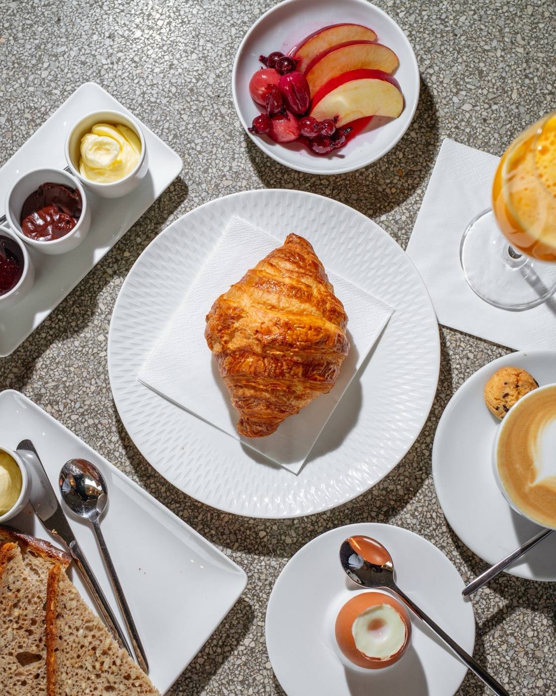 Cappuccino and croissant breakfast at Pastacaffé
