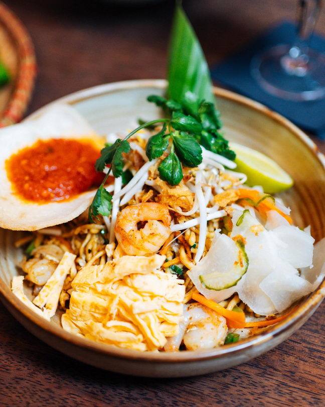 Noodle dish with prawns, egg, lime and chilli sauce